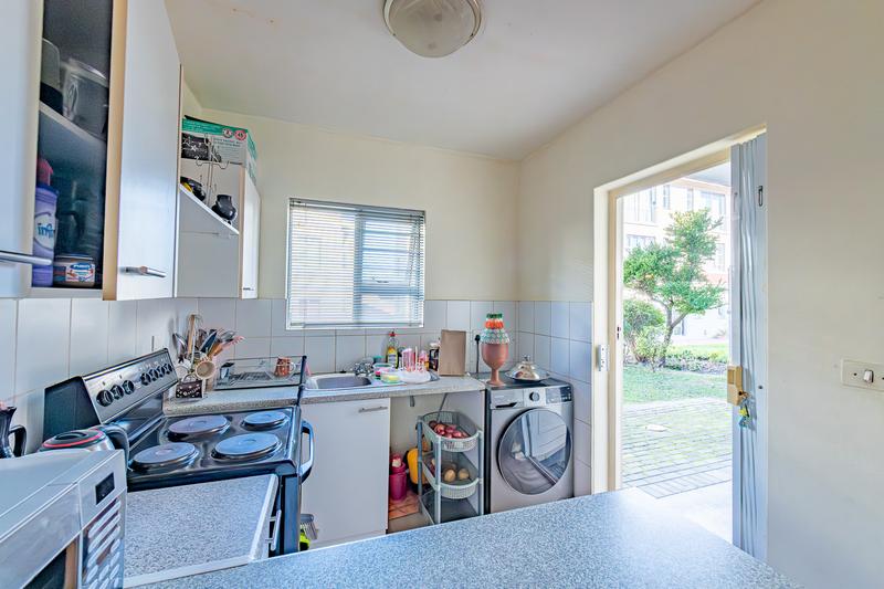 1 Bedroom Property for Sale in Oakglen Western Cape